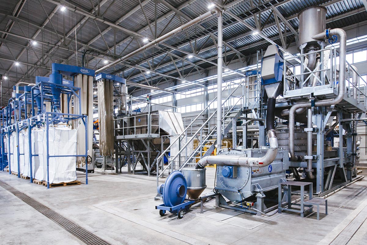 Prodej společnosti zaměřené na recyklaci a prodej granulátu